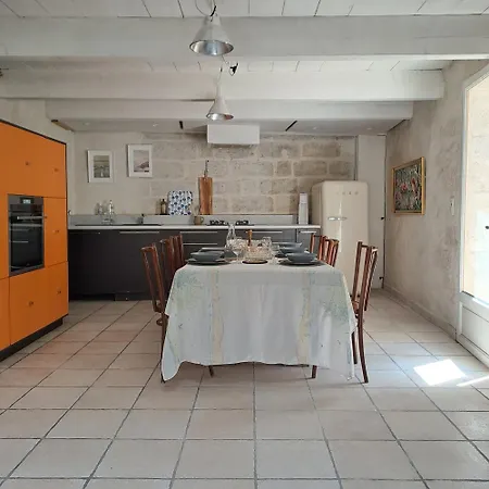 Loft Avec Patio Les Avignon * ヴィルヌーヴ・レ・ザヴィニョン