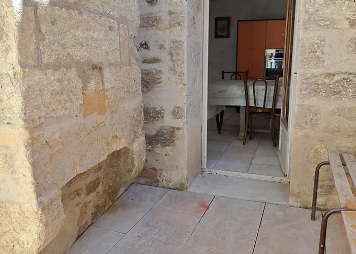 Loft Avec Patio Les Avignon Διαμέρισμα